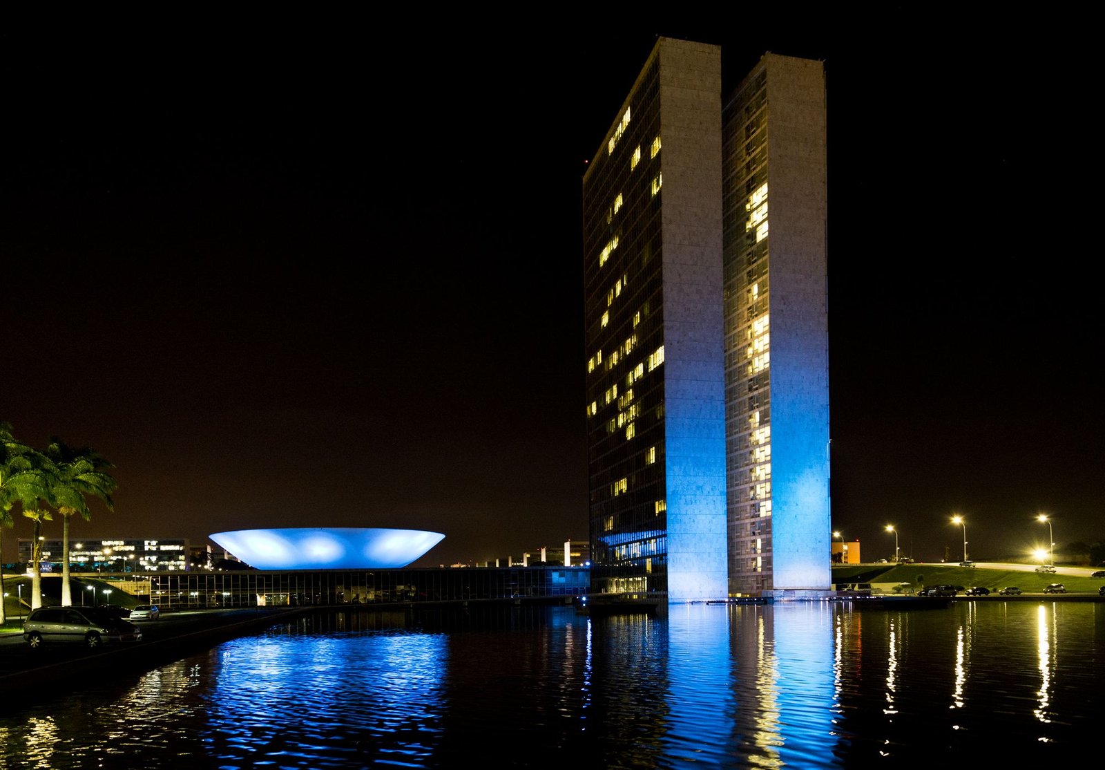 Congresso Nacional, em Brasília, iluminado à noite